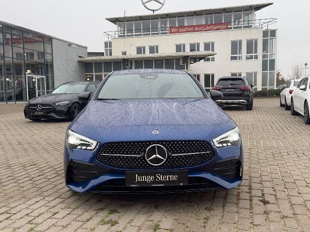 Gebraucht 2024 Mercedes CLA200 Shooting Brake AMG line Kombi | 34.510 € (Fairer Preis) - Bild 1/4