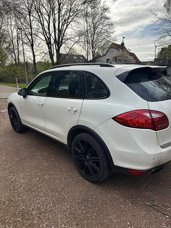 Second-hand Porsche Cayenne 245 CP (180 kW) 2011 Alb SUV