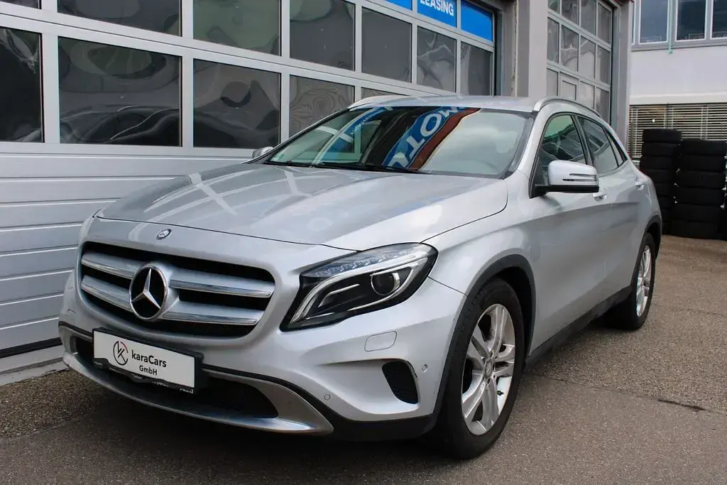 Gebraucht Mercedes GLA180 122 PS (89 kW) 2015 Silber SUV