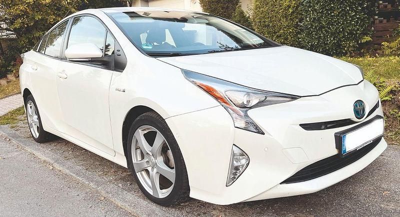 Weiß Gebraucht 2016 Toyota Prius Kleinwagen | 14.350 € (Fairer Preis) - Bild 1/4