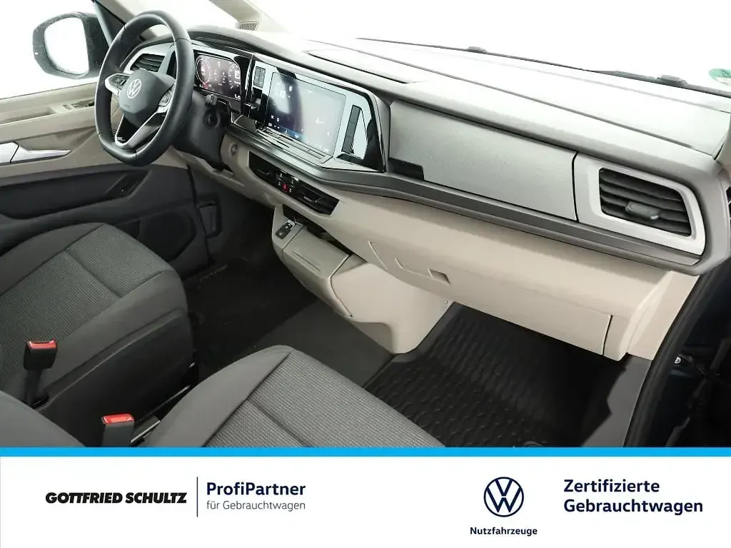 Gebraucht VW Multivan Basis 177 PS (130 kW) 2025 Weiss Van / Kleinbus