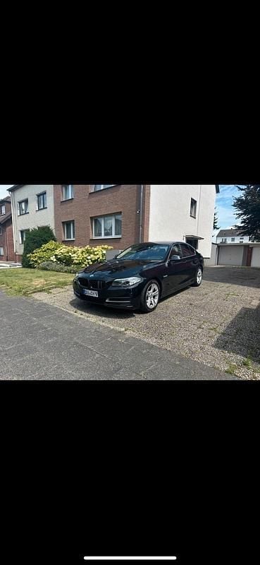 Schwarz Gebraucht 2014 BMW 518 Limousine | 11.100 € (Guter Preis) - Bild 1/4