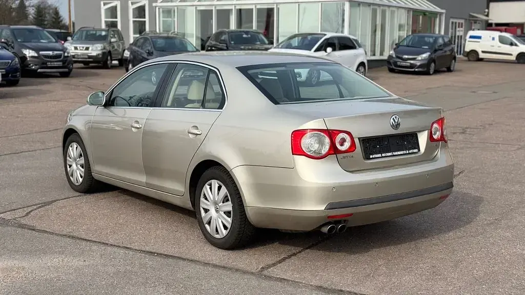 Gebraucht VW Jetta Comfortline 170 PS (125 kW) 2006 Beige Limousine