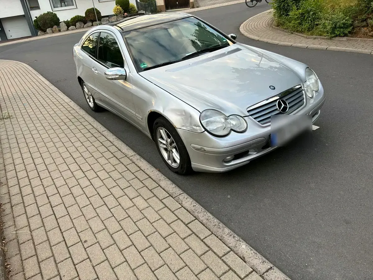 Gebraucht Mercedes C180 129 PS (94 kW) 2001 Silber Coupé