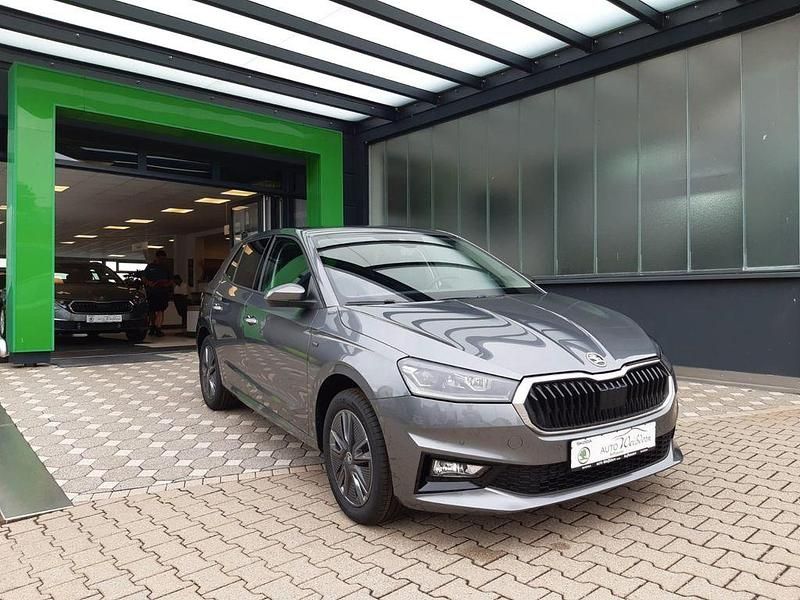 Neu Skoda Fabia Tour 95 PS (69 kW) 2025 Grau Limousine