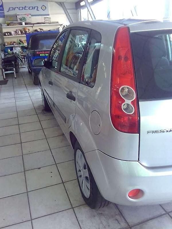 Gebraucht Ford Fiesta 80 PS (58 kW) 2006 Silber Kleinwagen