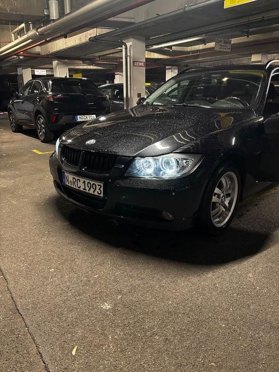 Schwarz Gebraucht 2007 BMW 320 Basis Kombi | 2.500 € (Fairer Preis) - Bild 1/4