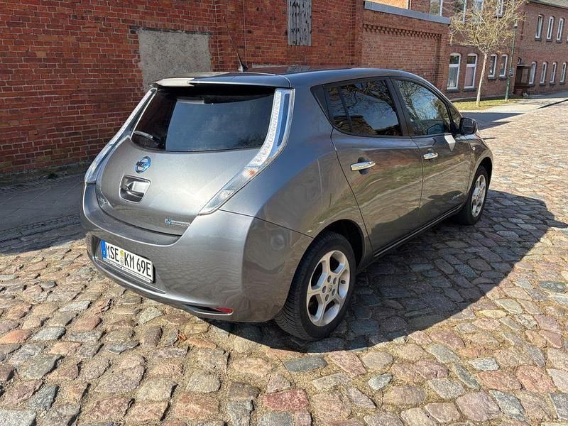 Gebraucht Nissan Leaf Acenta 80 kW (109 PS) 2016 Grau Kleinwagen