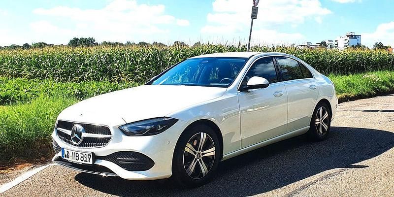 Weiß Gebraucht 2023 Mercedes C180 Avantgarde Limousine | 32.600 € (Guter Preis) - Bild 1/4
