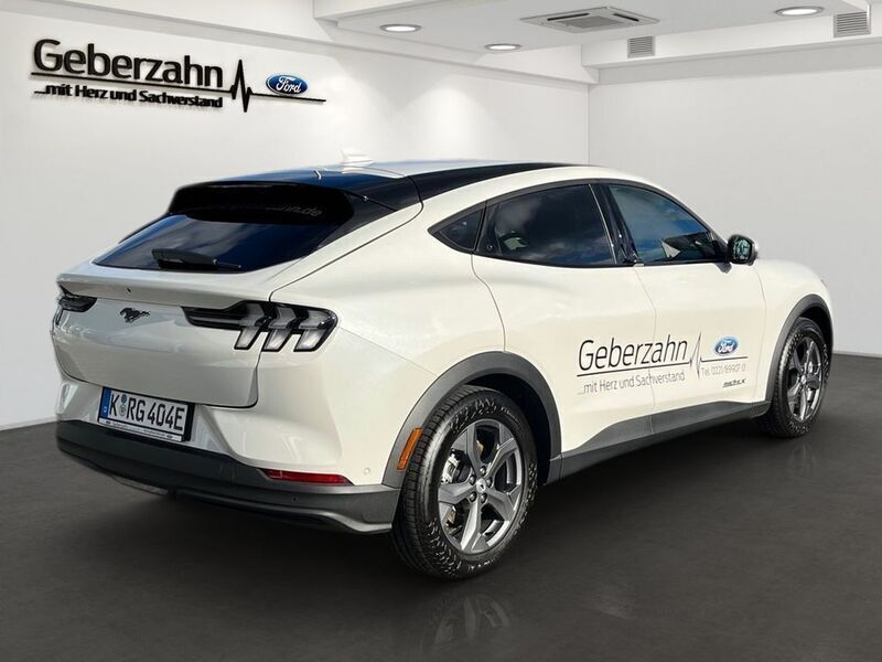 Gebraucht Ford Mustang Mach-E Extended Range 216 kW (294 PS) 2023 Starweiß metallic SUV