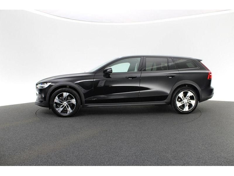 Gebraucht Volvo V60 CC Plus 197 PS (144 kW) 2023 Schwarz Kombi