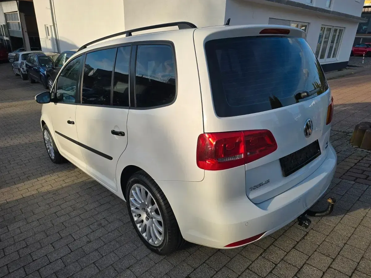 Gebraucht VW Touran 105 PS (77 kW) 2013 Weiß Van / Kleinbus