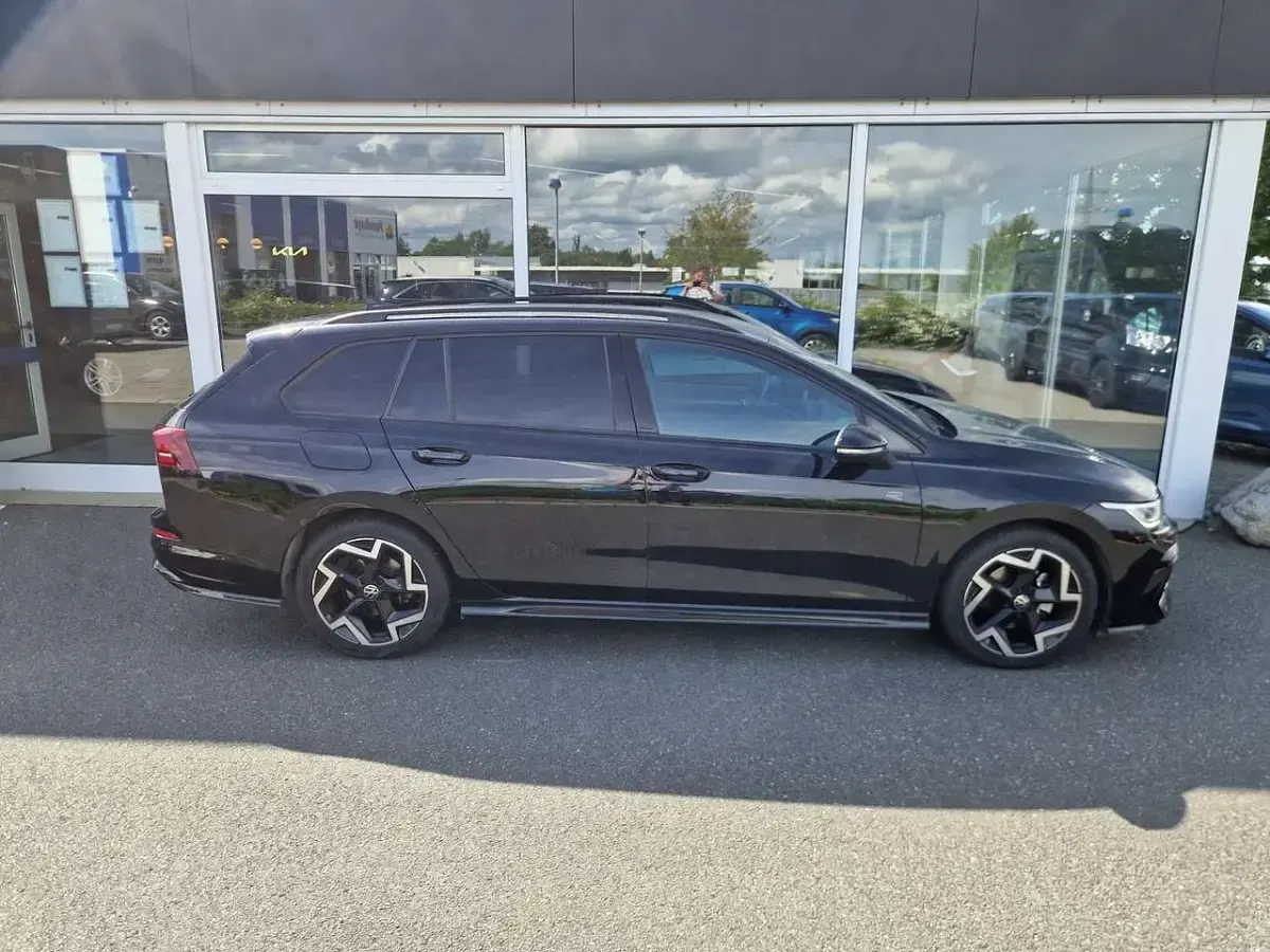 Gebraucht VW Golf VIII R-line 150 PS (110 kW) 2025 Schwarz Kombi