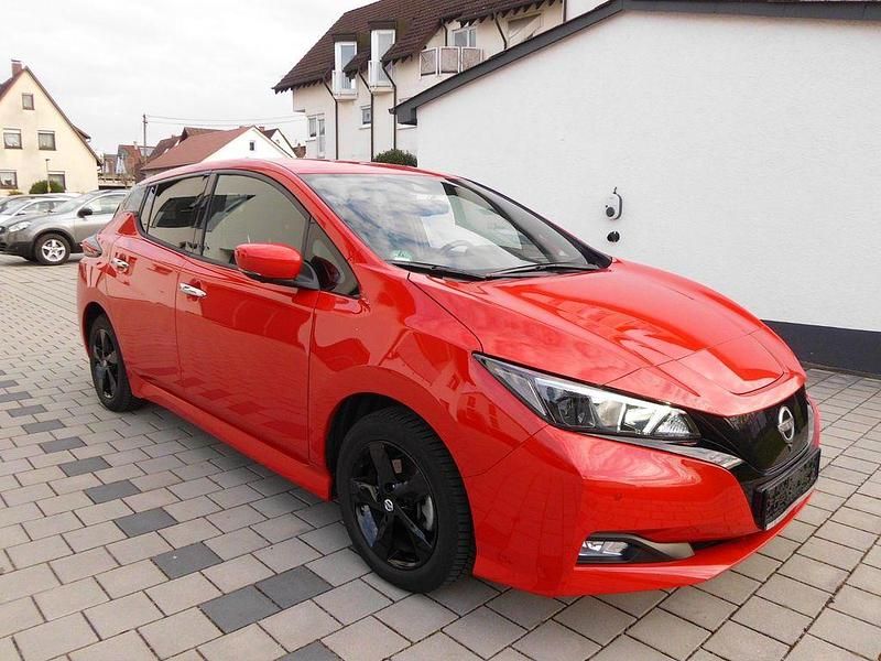 Gebraucht Nissan Leaf 360º 110 kW (150 PS) 2023 Rot Kleinwagen