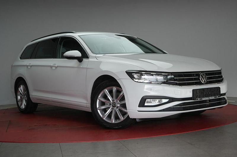 Pure white Gebraucht 2021 VW Passat Business Kombi | 19.990 € (Guter Preis) - Bild 1/4