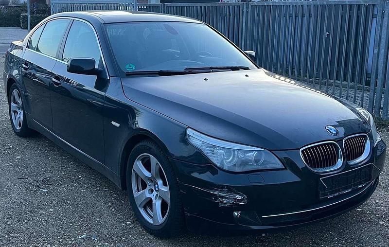 Gebraucht BMW 523 190 PS (139 kW) 2007 Black sapphire metallic Limousine