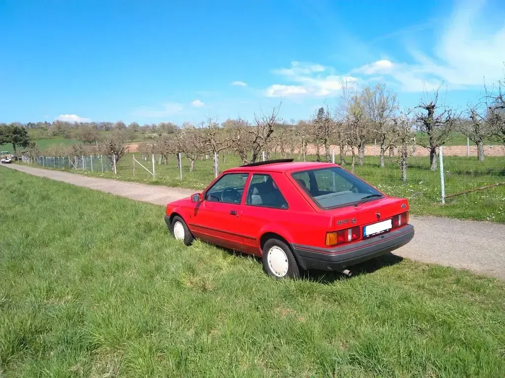 Gebraucht Ford Escort 73 PS (53 kW) 1987 Rot Kleinwagen