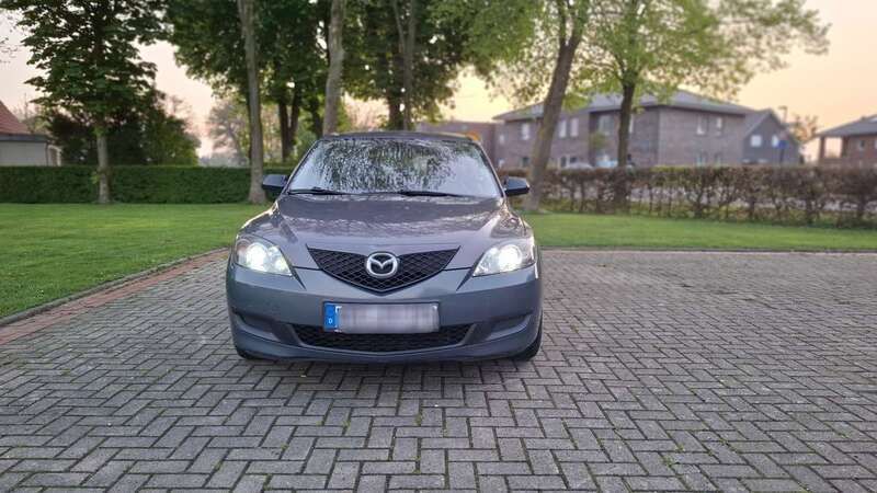 Grau Gebraucht 2007 Mazda 3 Comfort Limousine | 1.900 € (Fairer Preis) - Bild 1/4