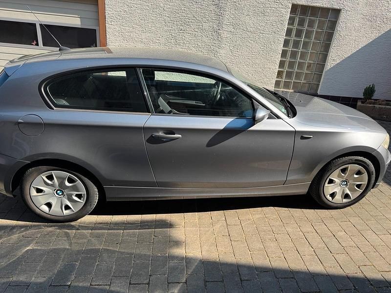 Używany BMW 116 122 KM (89 kW) 2008 Szary Hatchback