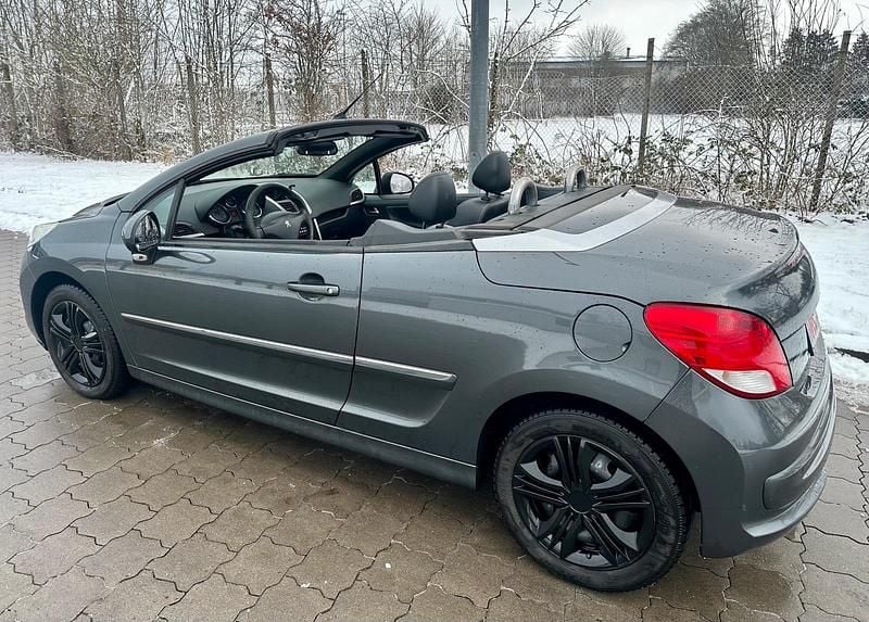 Gebraucht Peugeot 207 CC 120 PS (88 kW) 2012 Grau Cabrio