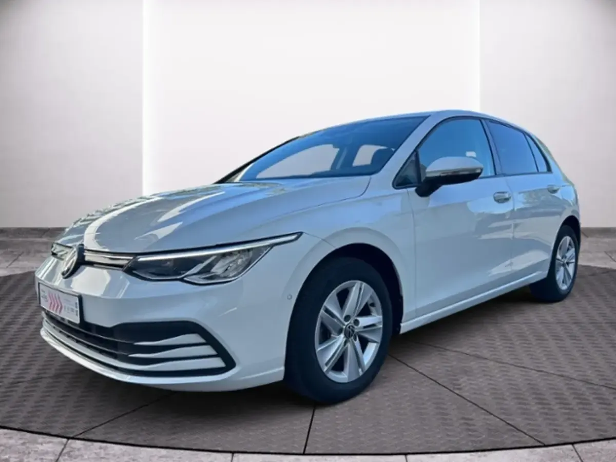 Gebraucht VW Golf VIII Life 131 PS (96 kW) 2020 Pure white Limousine