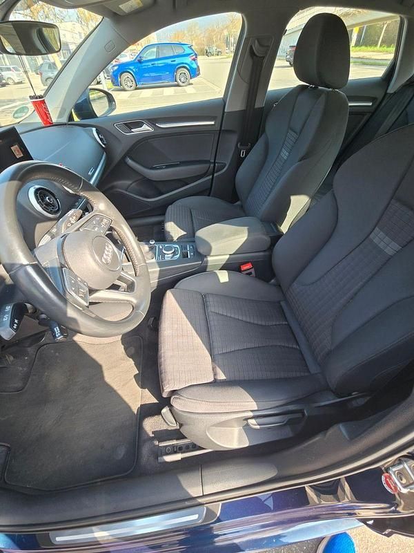 Gebraucht Audi A3 Sport 116 PS (85 kW) 2018 Blau Limousine