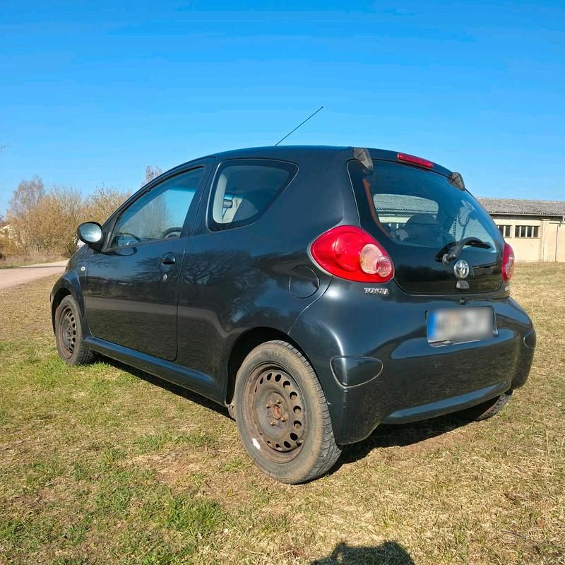 Gebraucht Toyota Aygo 68 PS (50 kW) 2007 Grau Kleinwagen