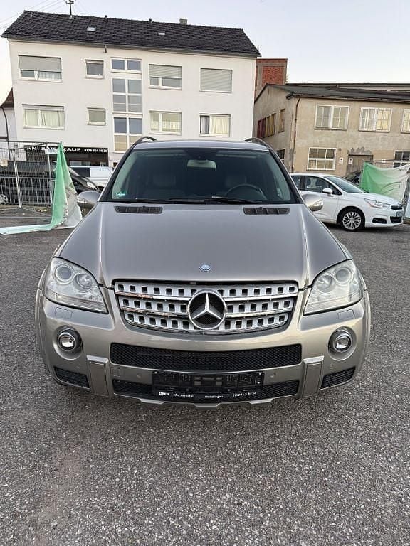 Silber Gebraucht 2006 Mercedes ML320 SUV | 6.900 € (Guter Preis) - Bild 1/4