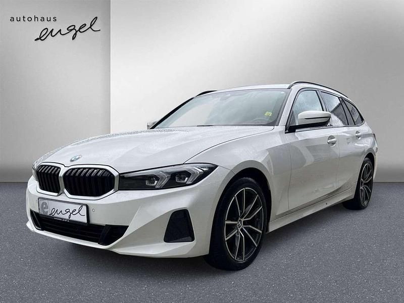 Alpinweiß Gebraucht 2023 BMW 318 Shadowline Kombi | 27.449 € (Guter Preis) - Bild 1/3