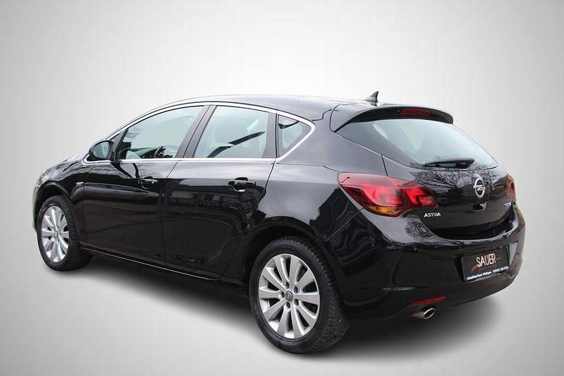 Gebraucht Opel Astra Innovation 179 PS (131 kW) 2011 Schwarz Limousine
