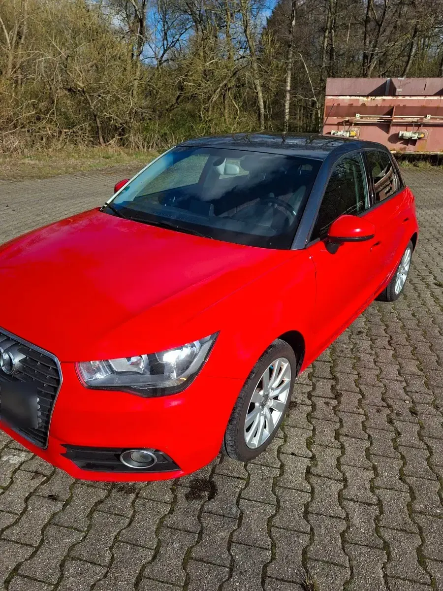 Gebraucht Audi A1 Sportback Attraction 86 PS (63 kW) 2013 Rot Kleinwagen