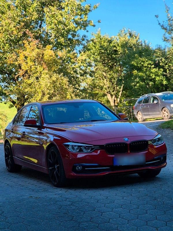 Gebraucht BMW 330 Sport Line 252 PS (185 kW) 2016 Rot Limousine