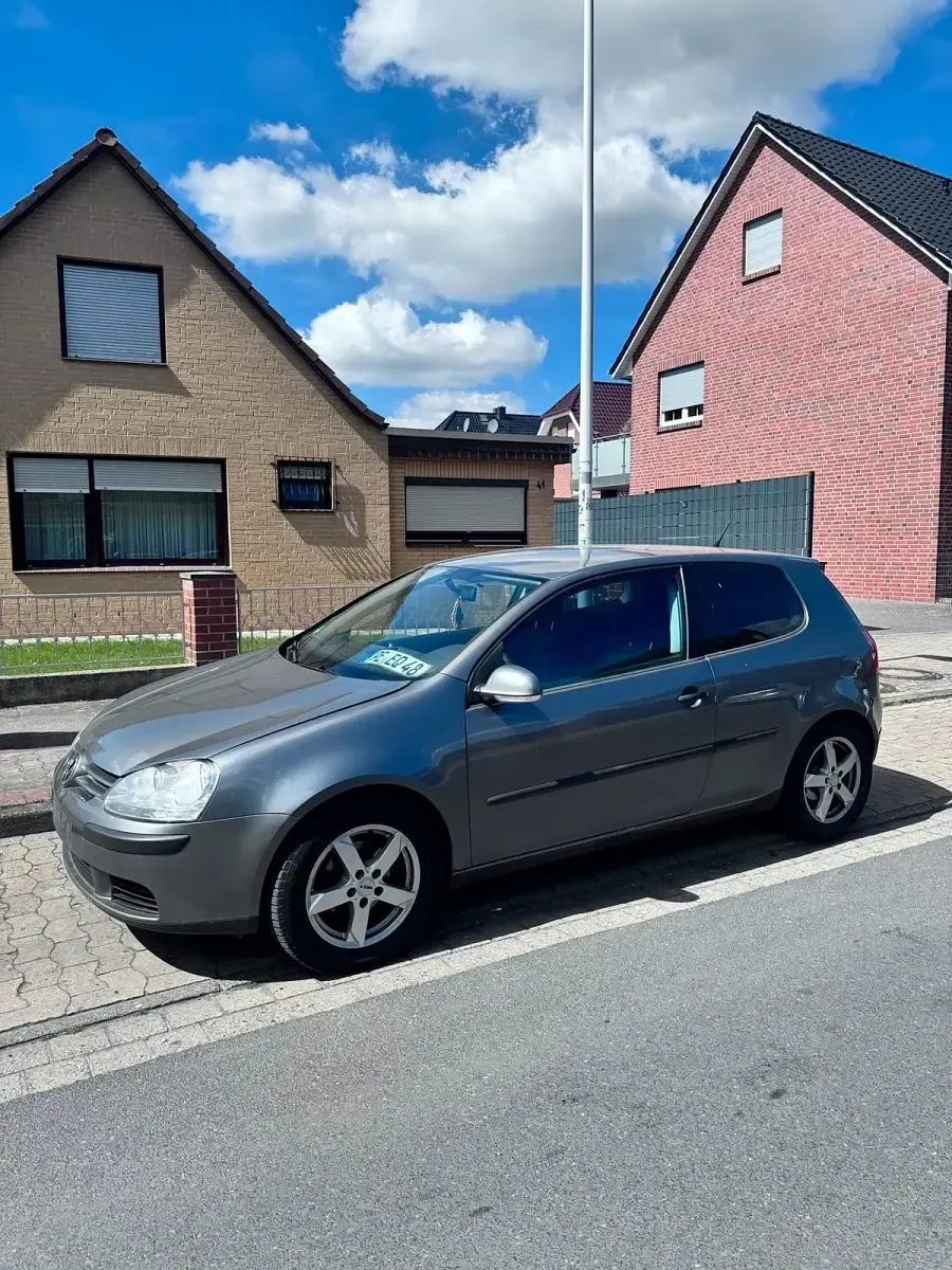 Używany VW Golf V 105 KM (77 kW) 2005 Szary Hatchback