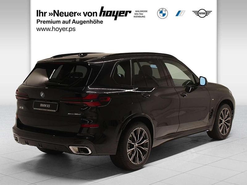 Neu BMW X5 M Sport 298 PS (219 kW) 2025 Saphirschwarz metallic SUV