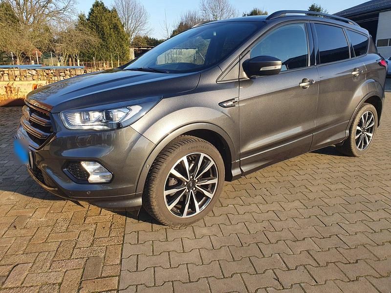 Gebraucht Ford Kuga ST-Line 150 PS (110 kW) 2019 Grau SUV