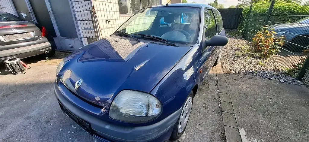 Gebraucht Renault Clio Basis 58 PS (42 kW) 2000 Blau Limousine