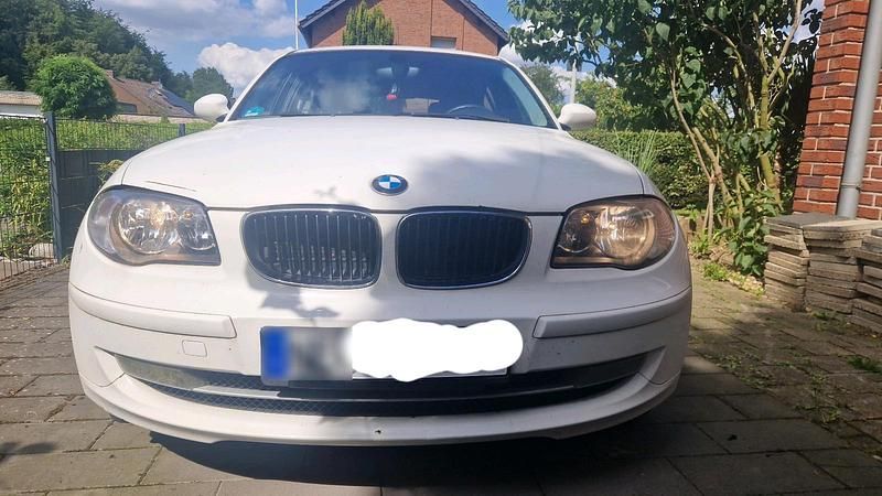 Gebraucht BMW 116 122 PS (89 kW) 2010 Weiß Kleinwagen