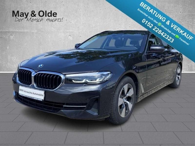 Grau Gebraucht 2022 BMW 520 Kombi | 31.222 € (Guter Preis) - Bild 1/4