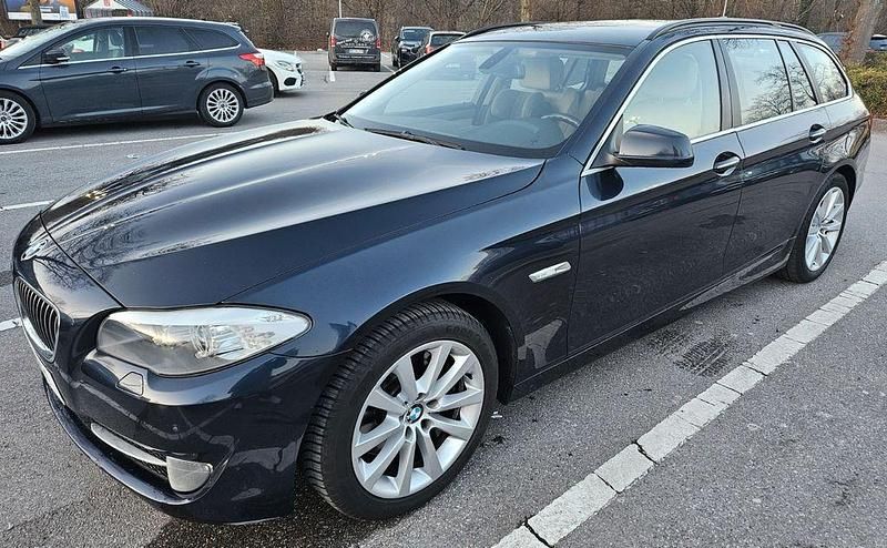 Gebraucht BMW 535 Sport Line 299 PS (219 kW) 2011 Blau Kombi