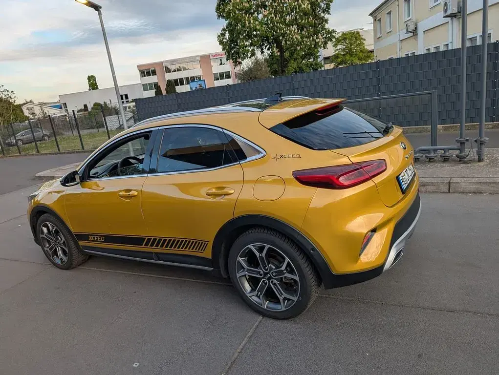 Gebraucht Kia XCeed Launch Edition 140 PS (102 kW) 2019 Gold SUV