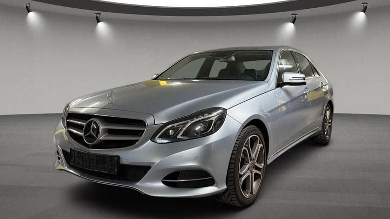 Silber Gebraucht 2013 Mercedes E400 Avantgarde Limousine | 17.499 € (Superpreis) - Bild 1/4