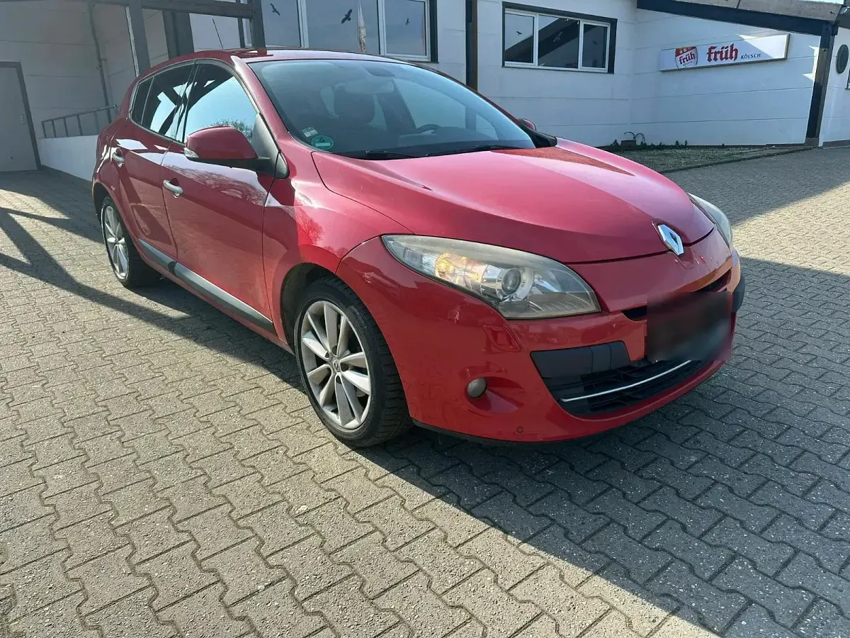 Gebraucht Renault Mégane Luxe 131 PS (96 kW) 2011 Rot Limousine