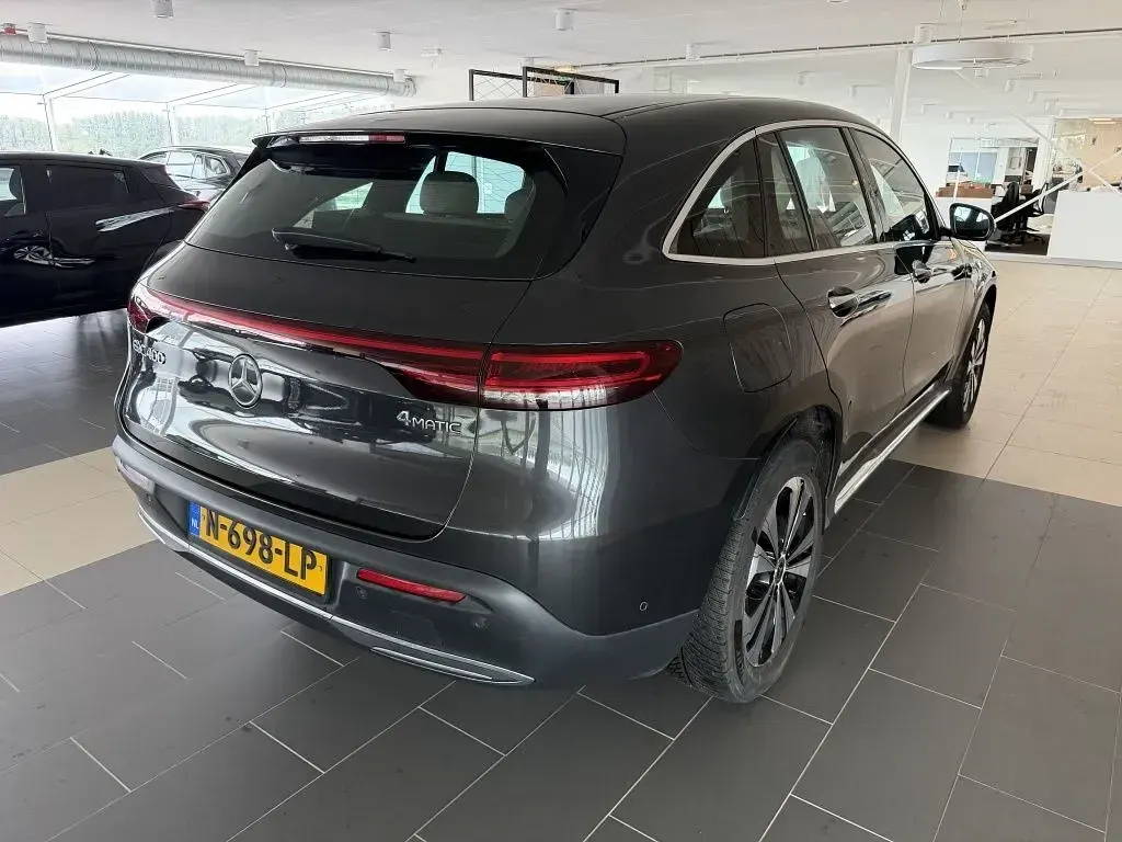 Gebraucht Mercedes EQC400 Business 300 kW (409 PS) 2021 Grau SUV