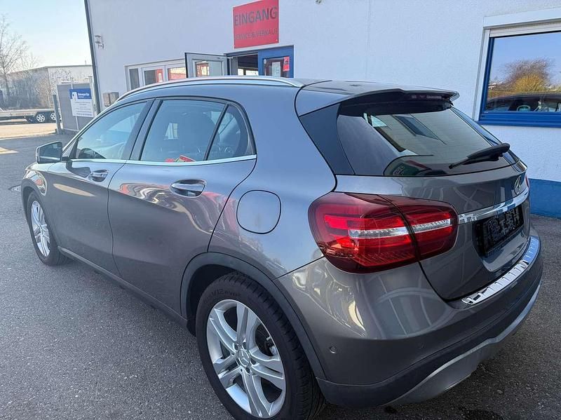 Gebraucht Mercedes GLA180 122 PS (89 kW) 2019 Mountaingrau  met. SUV