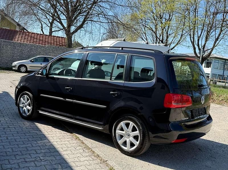 Gebraucht VW Touran Trendline 105 PS (77 kW) 2012 Deep black perleffekt Van / Kleinbus