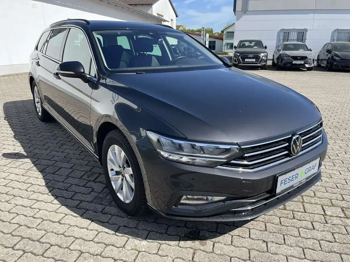 Gebraucht VW Passat Business 150 PS (110 kW) 2023 Grau Kombi