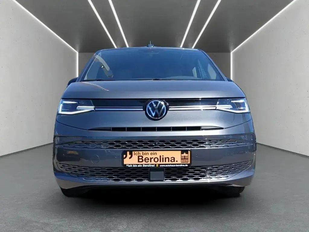 Gebraucht VW Multivan Life 150 PS (110 kW) 2025 Indiumgrau metallic Van / Kleinbus