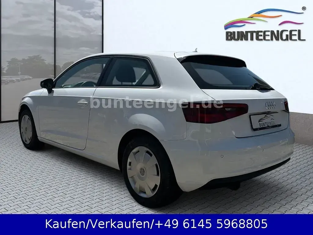 Gebraucht Audi A3 Attraction 110 PS (80 kW) 2015 Weiß Kleinwagen