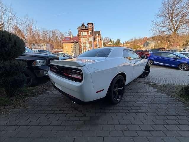 Używany Dodge Challenger 309 KM (227 kW) 2019 Biały Coupe