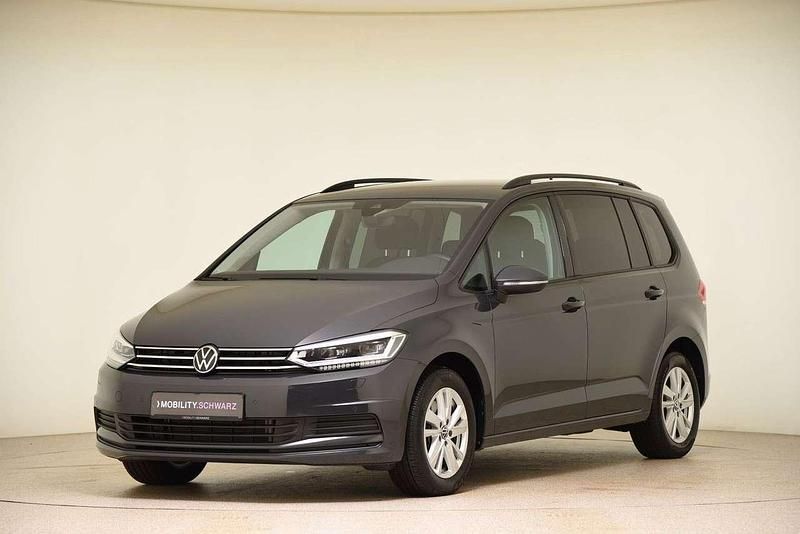 Urano gray Gebraucht 2024 VW Touran Comfortline Van / Kleinbus | 35.980 € (Teuer) - Bild 1/4
